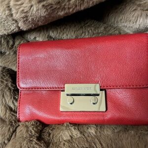 Michael Kors Scarlet Leather clutch:shoulder bag style